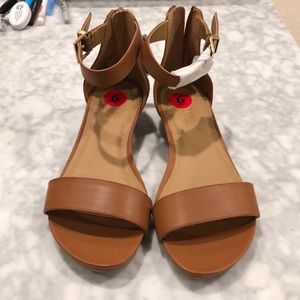 NWT Kenneth Cole Great Star Tan Sandals